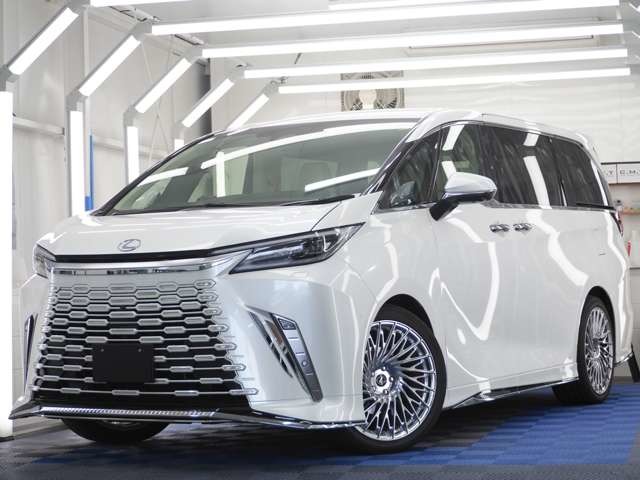 Lexus LM